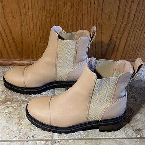 Tru Comfort Foam Beige Faux Leather Chelsea Style Ankle Boots - Size 9